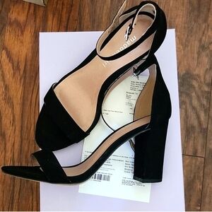 Material girl heeled sandals size 7.5